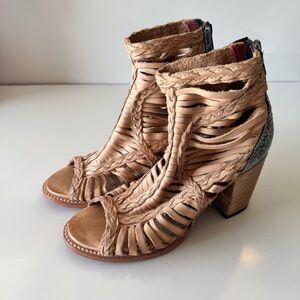 Freebird by Steven Bela Leather Braided Tan Heeled Sandals 8 NEW Snake Emboss